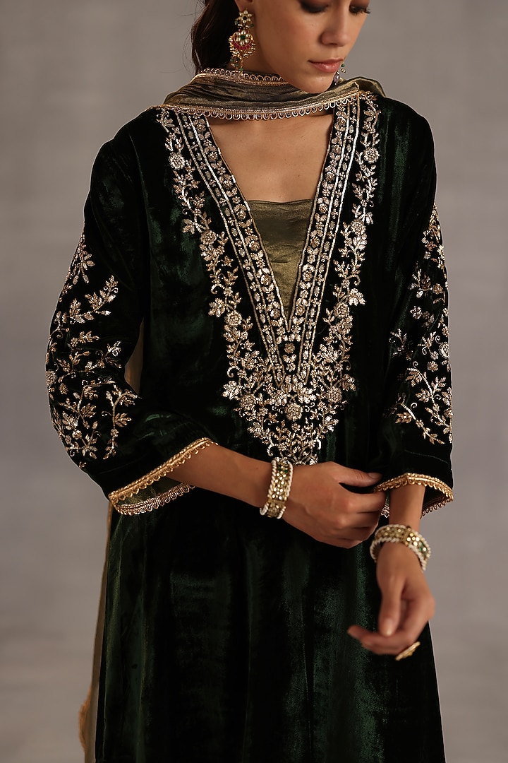 Bottle Green Velvet Handwork Kurta Set by Begum Pret at Pernia's Pop Up Shop