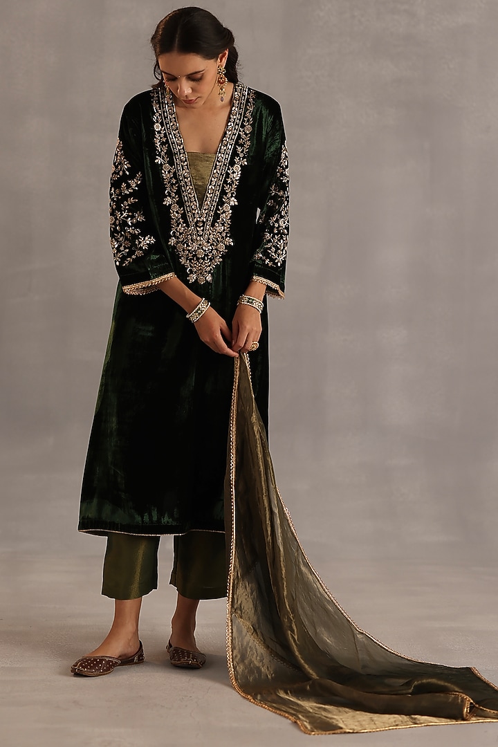 Bottle Green Velvet Handwork Kurta Set by Begum Pret at Pernia's Pop Up Shop