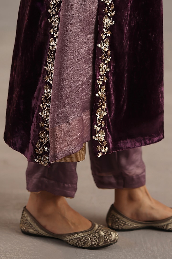 Purple Velvet Sequins Embroidered Kurta Set by Begum Pret at Pernia's Pop Up Shop