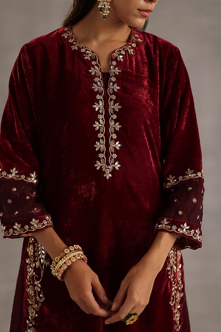 Garnet Velvet Sequins Embroidered Kurta Set by Begum Pret at Pernia's Pop Up Shop