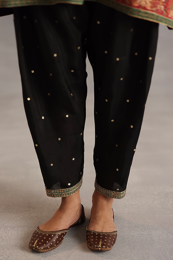 Black Habutai Silk Embroidered Kurta Set by Begum Pret at Pernia's Pop Up Shop