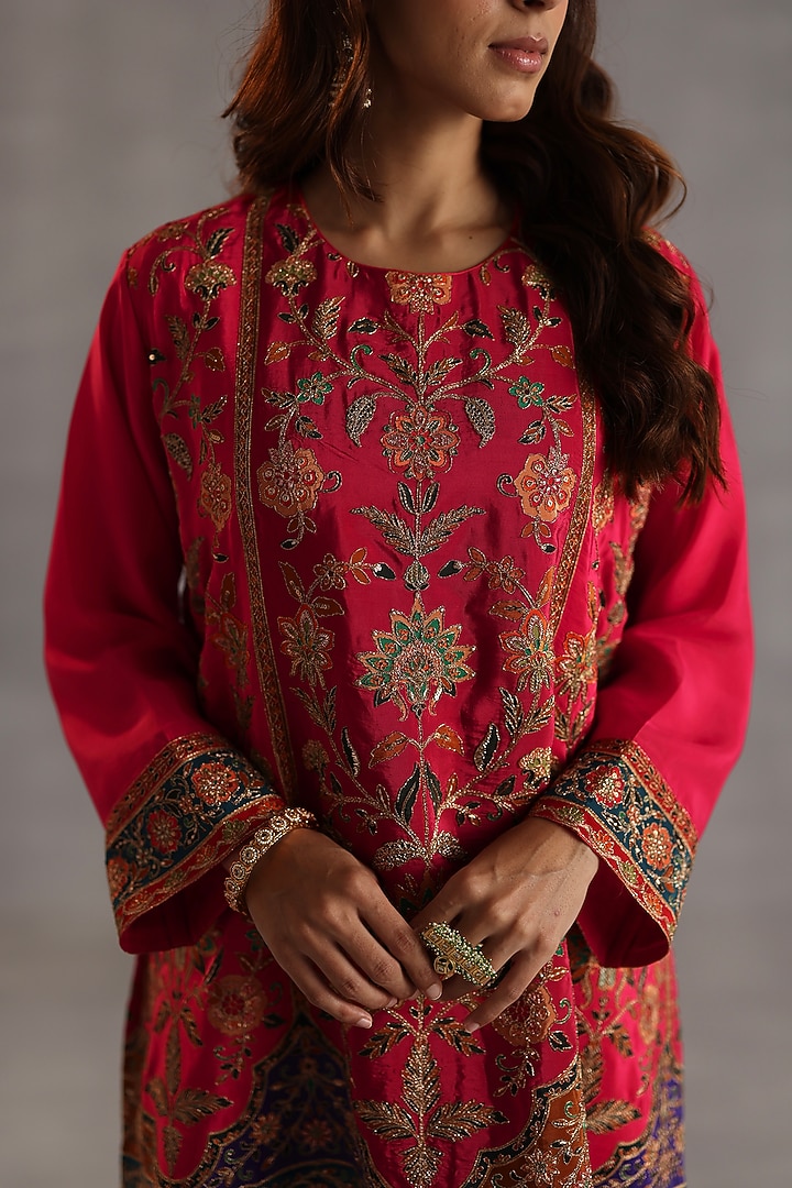 Magenta Habutai Silk Embroidered Kurta Set by Begum Pret at Pernia's Pop Up Shop