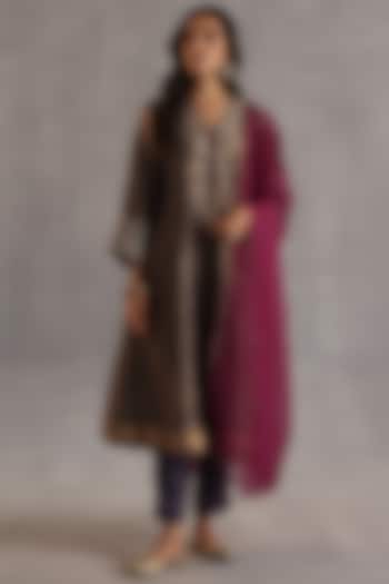 Grey Tissue Silk Sequins Embroidered Kurta Set by Begum Pret at Pernia's Pop Up Shop