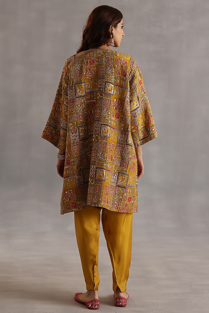 Yellow Habutai Silk Embroidered Kurta Set by Begum Pret at Pernia's Pop Up Shop