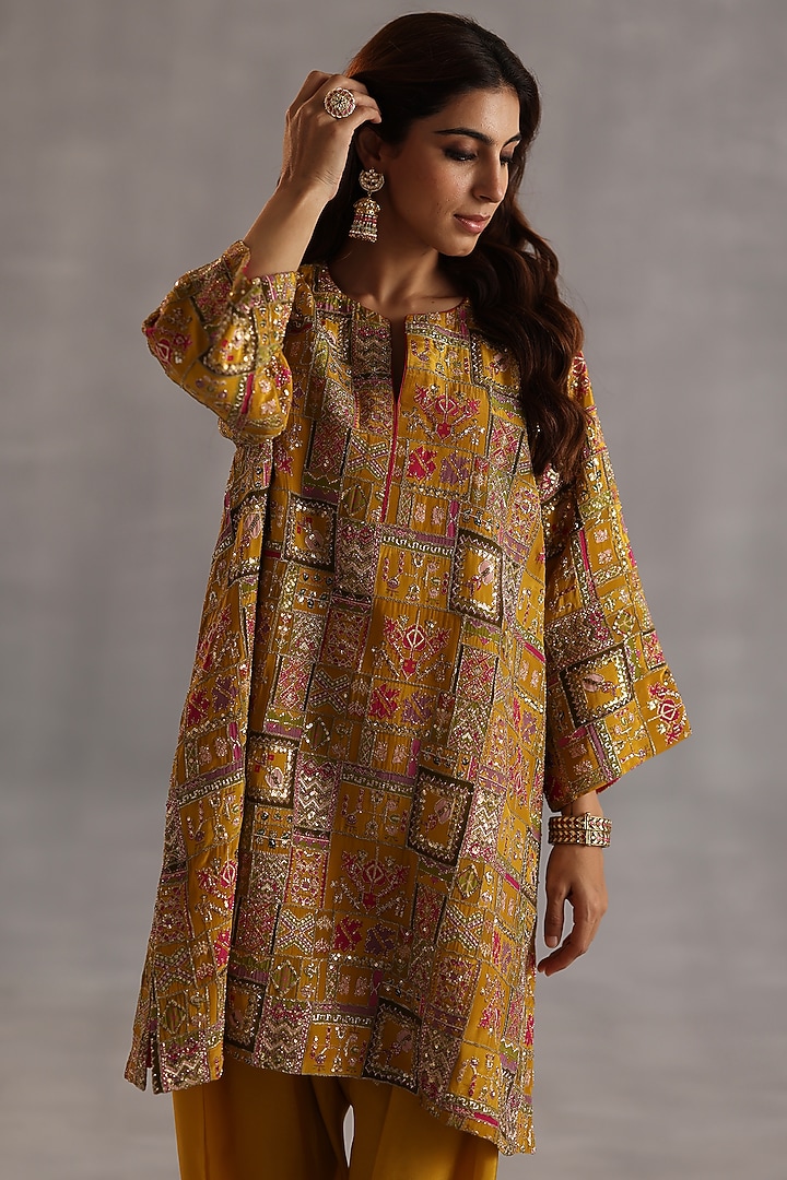 Yellow Habutai Silk Embroidered Kurta Set by Begum Pret at Pernia's Pop Up Shop