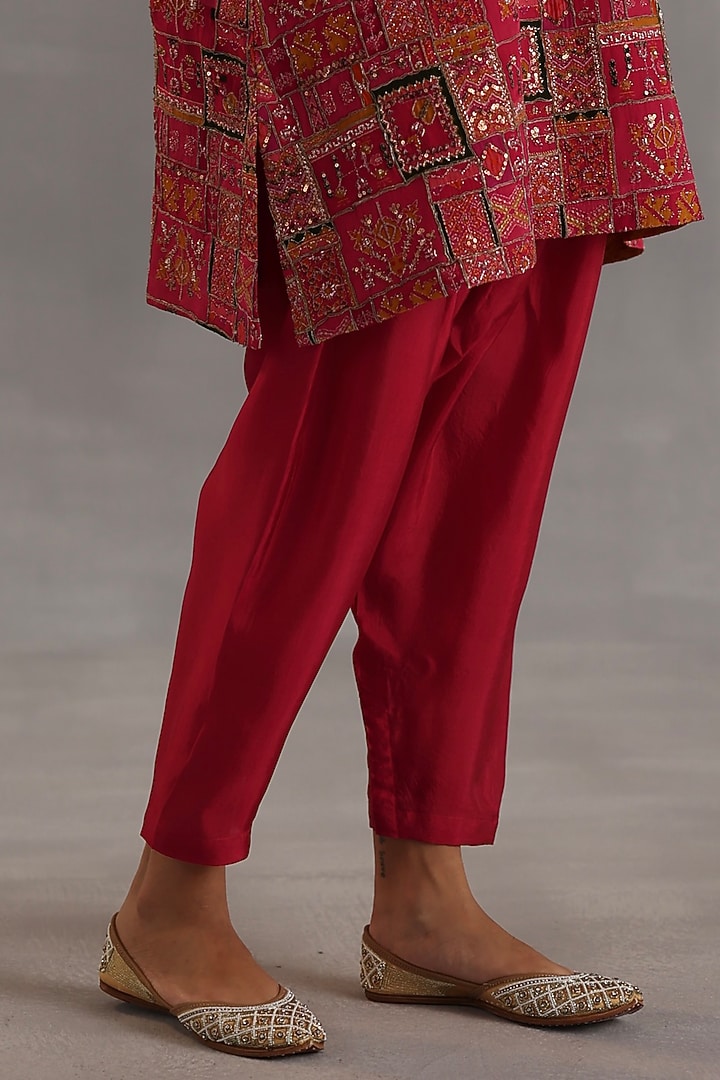 Magenta Habutai Silk Embroidered Kurta Set by Begum Pret at Pernia's Pop Up Shop