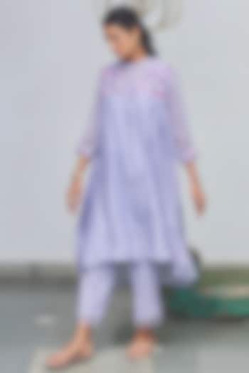 Periwinkle Floral Embroidered Kurta Set by Begum Pret at Pernia's Pop Up Shop