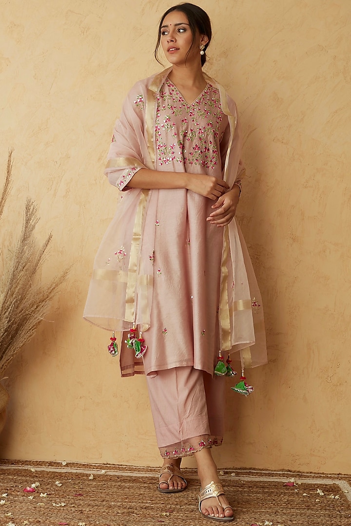 Light Rose Pink Embroidered Kurta Set by Begum Pret at Pernia's Pop Up Shop