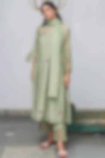 Mint Green French Embroidered Kurta Set by Begum Pret at Pernia's Pop Up Shop
