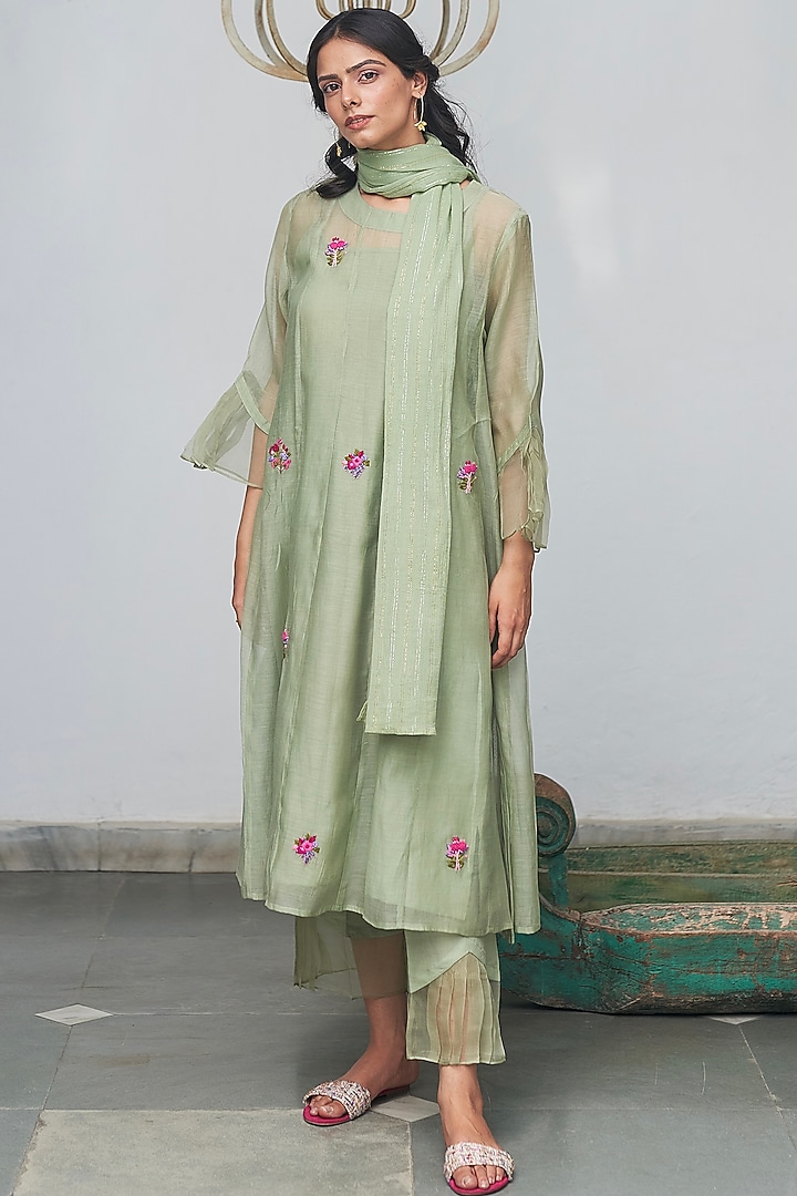 Mint Green French Embroidered Kurta Set by Begum Pret at Pernia's Pop Up Shop