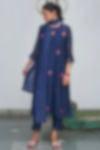 Midnight Blue Embroidered Kurta Set by Begum Pret at Pernia's Pop Up Shop
