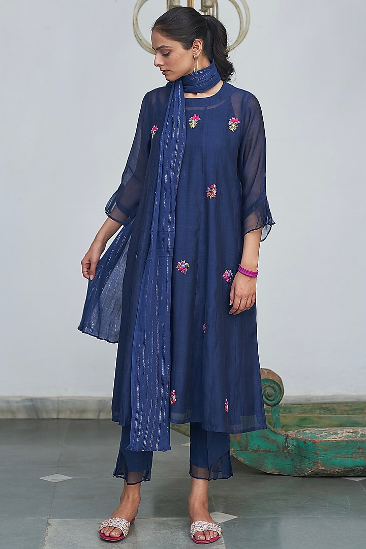 Midnight Blue Embroidered Kurta Set by Begum Pret at Pernia's Pop Up Shop