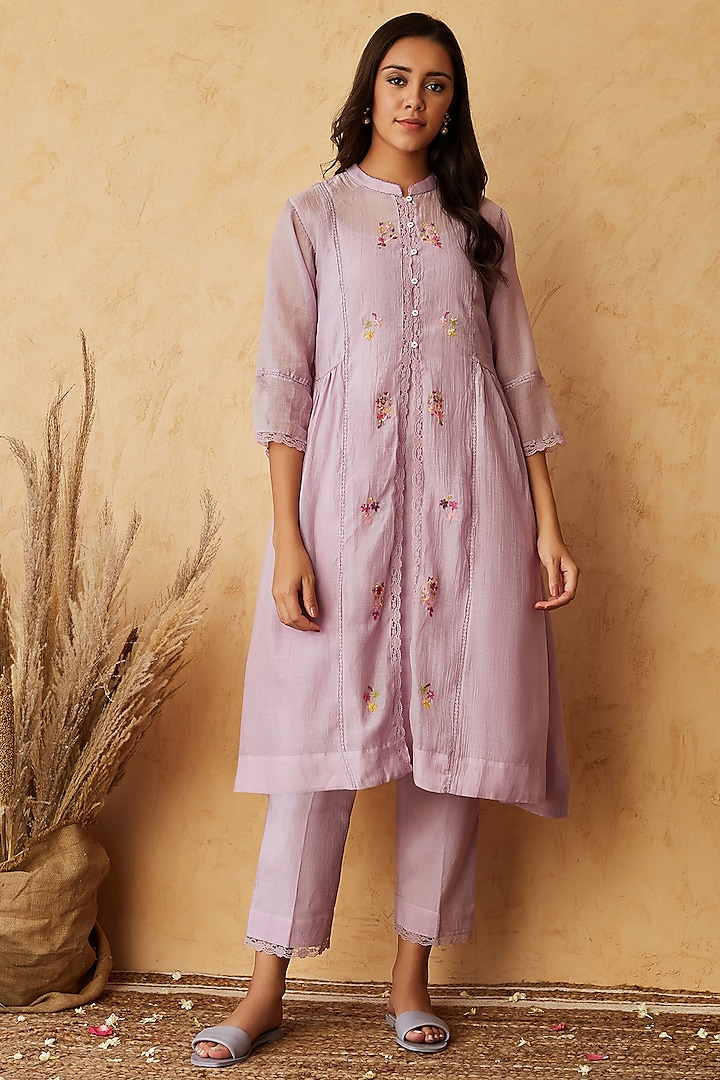 Lilac Hand Embroidered Kurta Set by Begum Pret at Pernia's Pop Up Shop