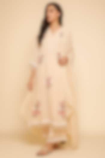 Beige Hand Embroidered Kurta Set by Begum Pret at Pernia's Pop Up Shop