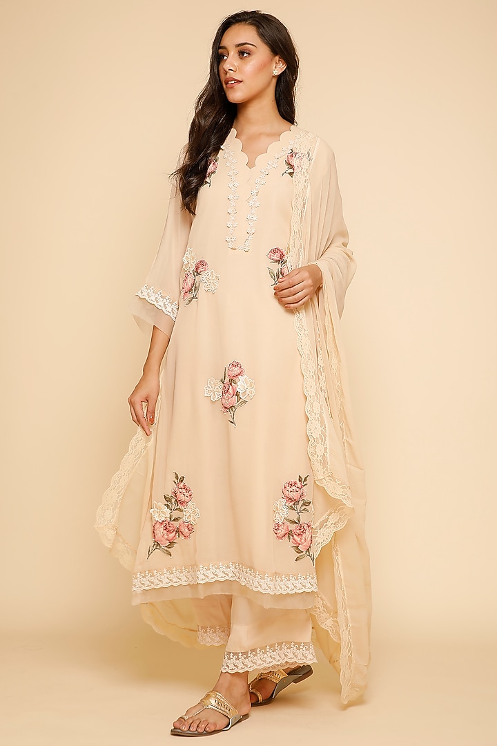 Beige Hand Embroidered Kurta Set by Begum Pret at Pernia's Pop Up Shop