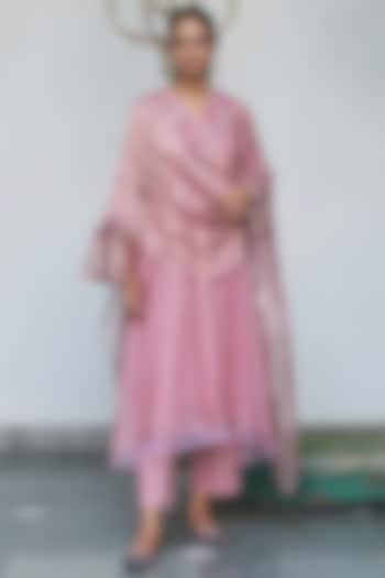 Blush Pink Embroidered Kurta Set by Begum Pret