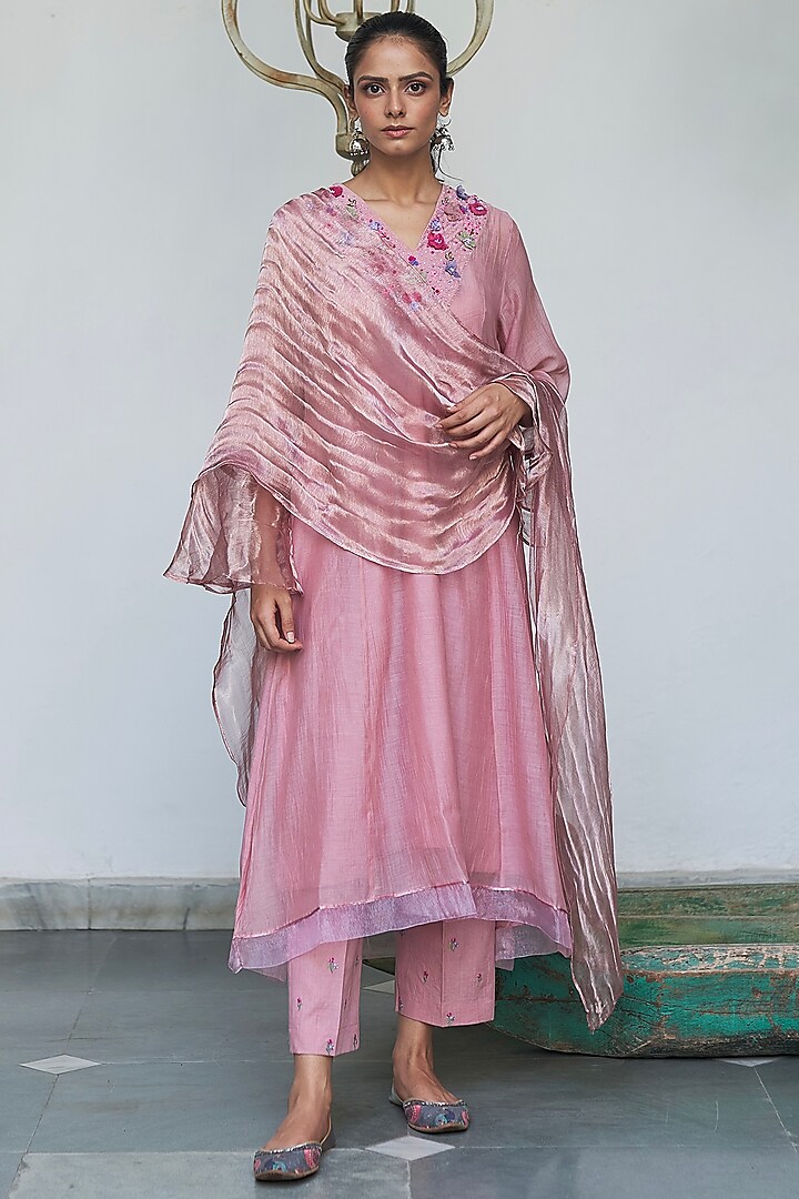 Blush Pink Embroidered Kurta Set by Begum Pret