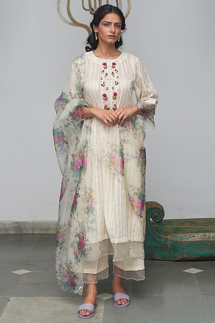White A-line Embroidered Kurta Set by Begum Pret