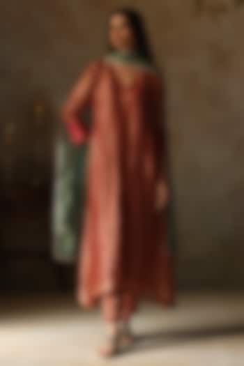 Metallic Peach Silk Tissue Zari Woven Kurta Set by Begum Pret at Pernia's Pop Up Shop