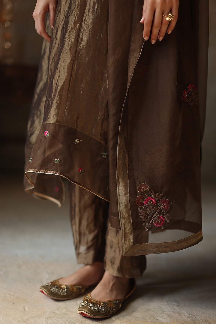 Gold Silk Tissue Zari Asymmetric Kurta Set by Begum Pret at Pernia's Pop Up Shop