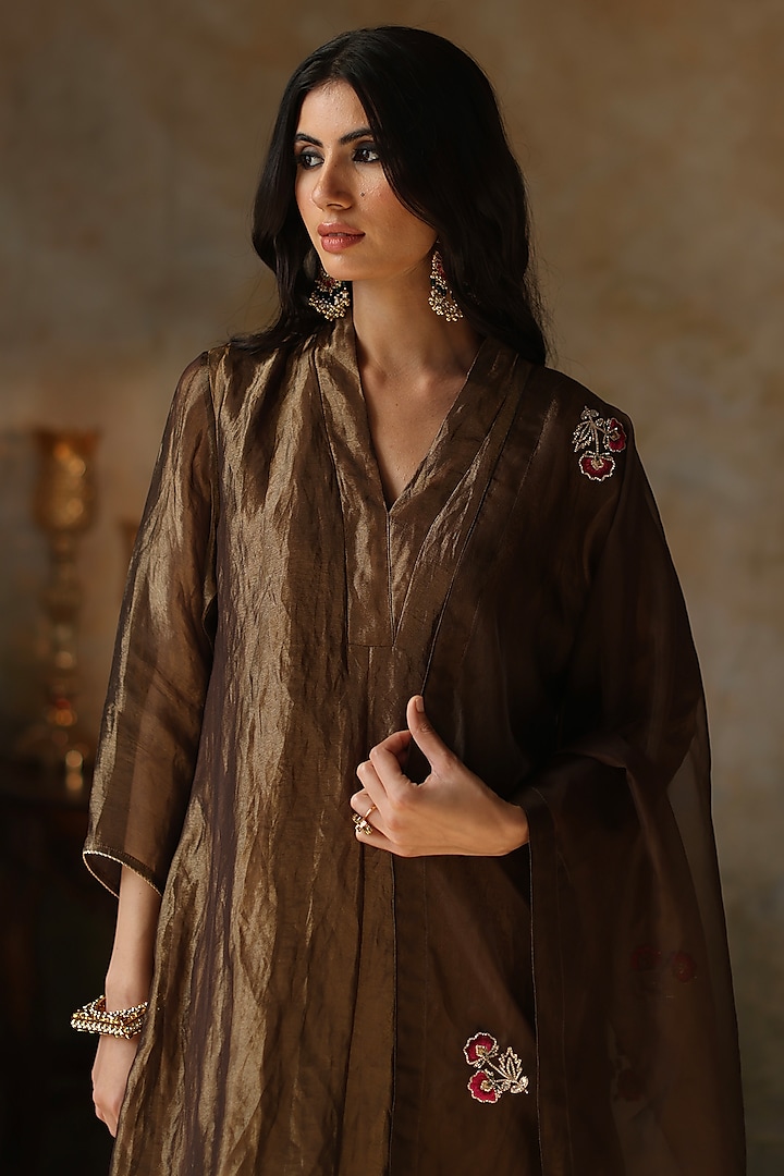 Gold Silk Tissue Zari Asymmetric Kurta Set by Begum Pret at Pernia's Pop Up Shop