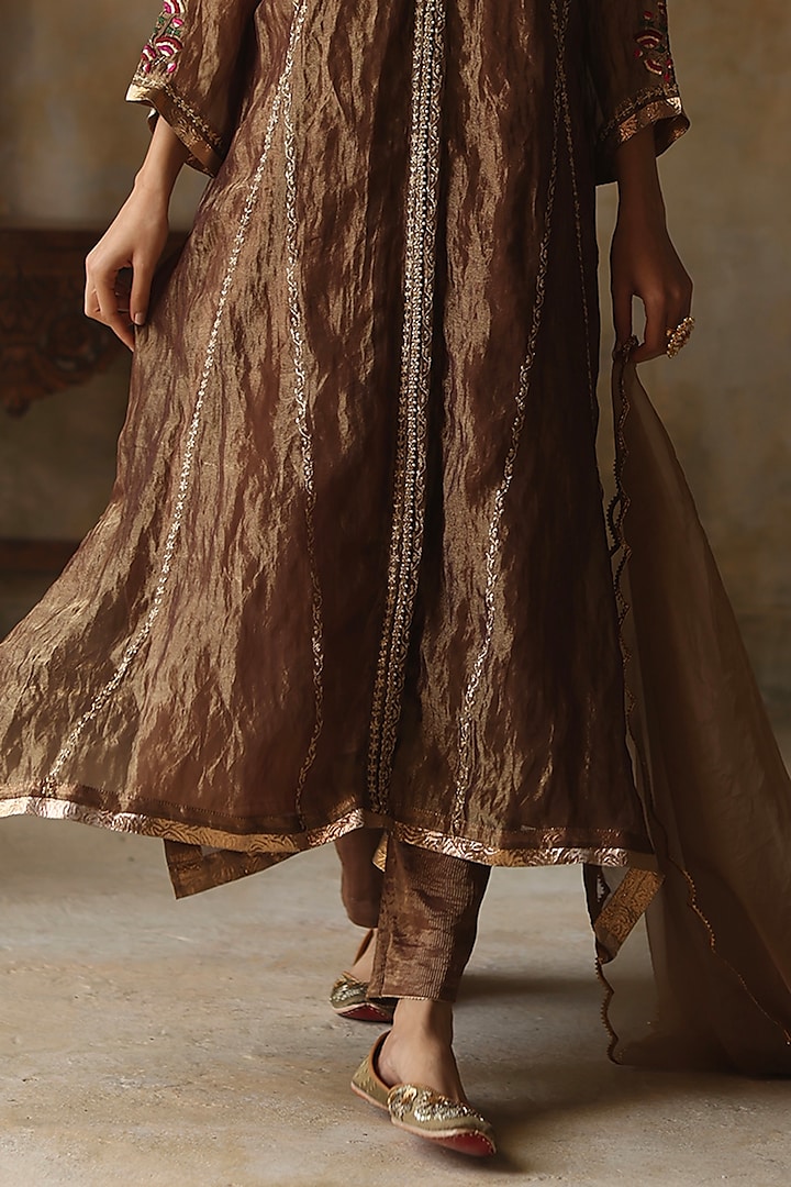 Gold Silk Tissue Zari Asymmetric Kurta Set by Begum Pret at Pernia's Pop Up Shop