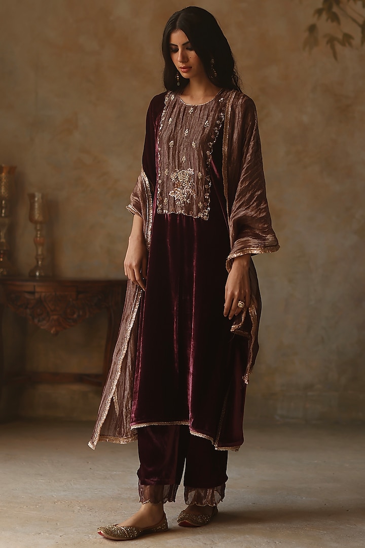 Garnet Velvet Hand Embroidered Kurta Set by Begum Pret at Pernia's Pop Up Shop