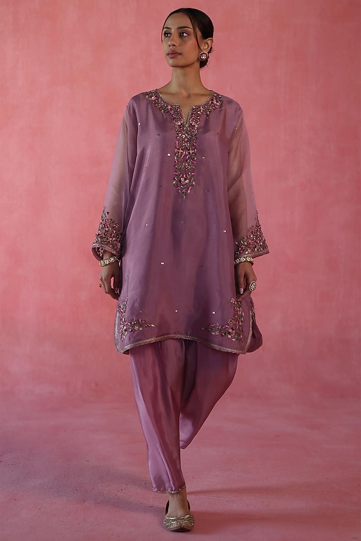 Plum Habutai Silk Zardosi & Resham Embroidered Kurta Set by Begum Pret at Pernia's Pop Up Shop