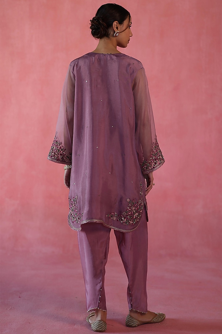 Plum Habutai Silk Zardosi & Resham Embroidered Kurta Set by Begum Pret at Pernia's Pop Up Shop