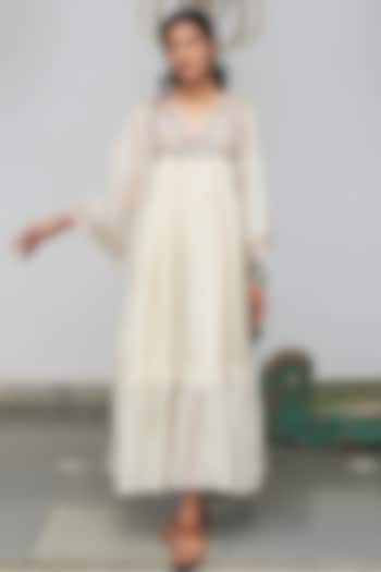 Ivory Embroidered Kaftan by Begum Pret at Pernia's Pop Up Shop