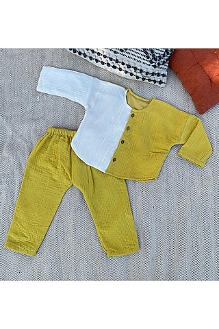 Yellow Crinkled Muslin Pant Set by Bhaakur