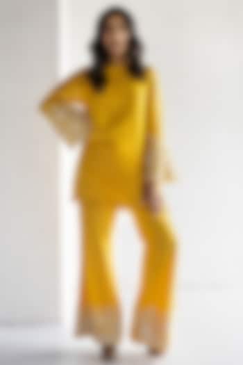 Yellow Chanderi Silk Thread Embroidered Co-Ord Set by Bharat Adiani at Pernia's Pop Up Shop