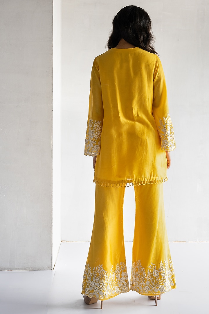 Yellow Chanderi Silk Thread Embroidered Co-Ord Set by Bharat Adiani at Pernia's Pop Up Shop