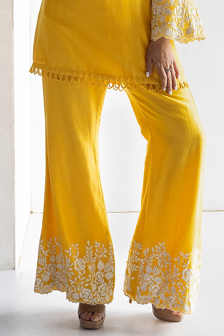 Yellow Chanderi Silk Thread Embroidered Co-Ord Set by Bharat Adiani at Pernia's Pop Up Shop