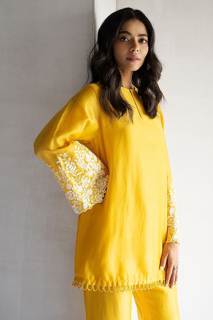 Yellow Chanderi Silk Thread Embroidered Co-Ord Set by Bharat Adiani at Pernia's Pop Up Shop
