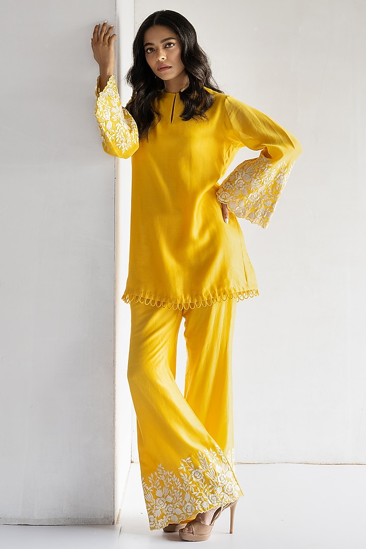 Yellow Chanderi Silk Thread Embroidered Co-Ord Set by Bharat Adiani at Pernia's Pop Up Shop