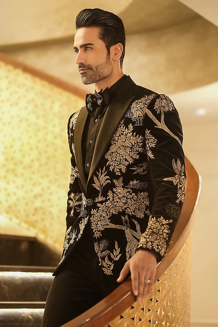 Black Magna Cutdana & Zari Embellished Blazer Set by Bharat Reshma at Pernia's Pop Up Shop