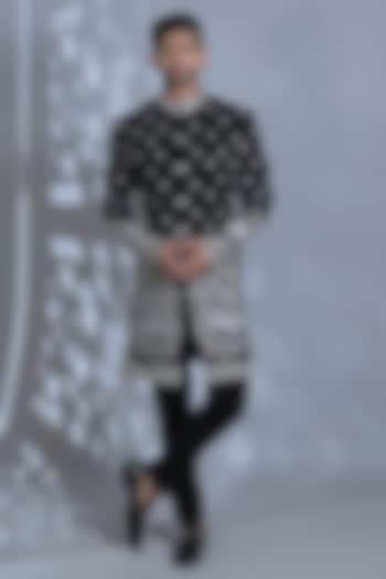 Jet Black Japanese Suiting Foral Embroidered Kurta Set by Bharat Reshma at Pernia's Pop Up Shop