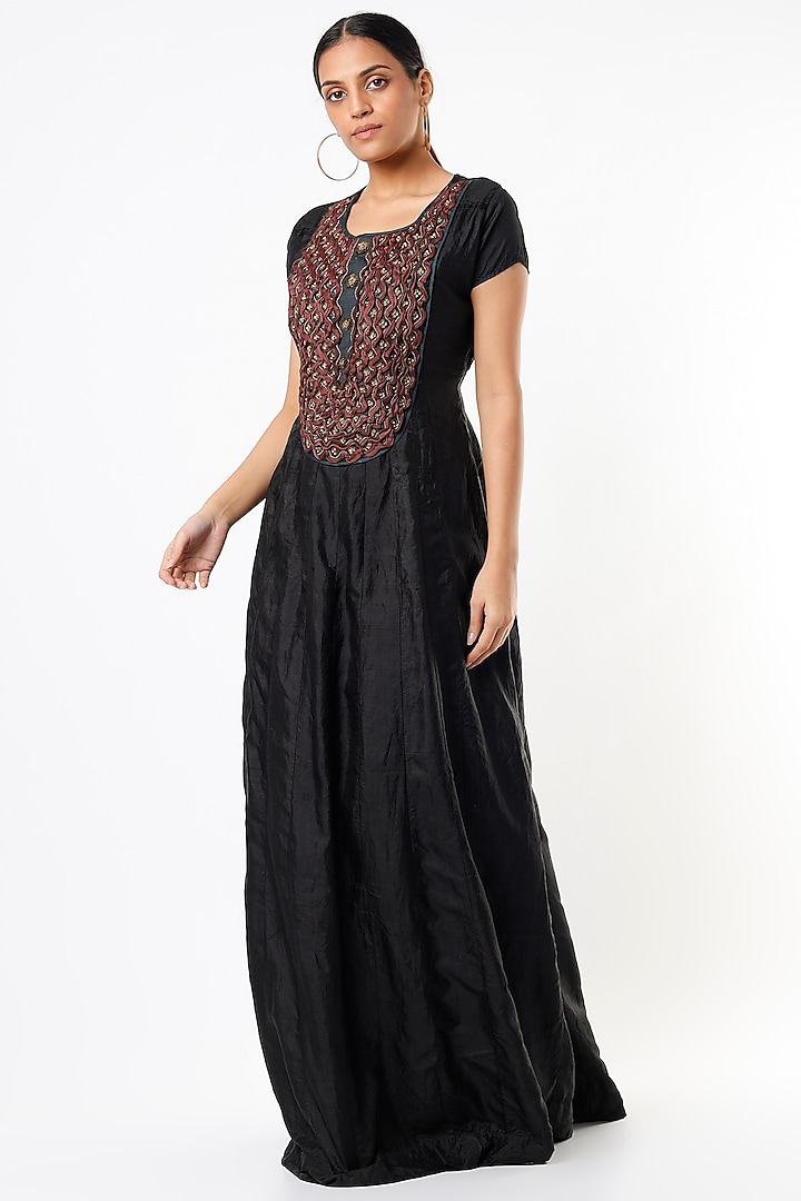 Black Hand Embroidered Panelled Kurta Dress by Bhusattva