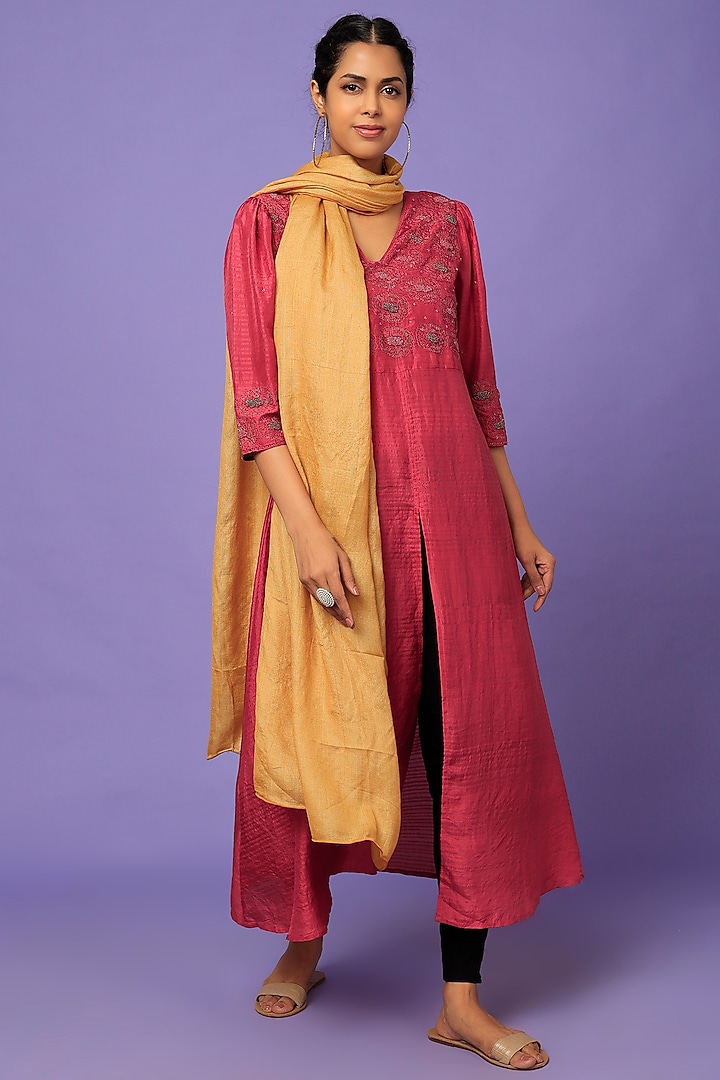 Raspberry Red Embroidered Kurta Set by Bhusattva at Pernia's Pop Up Shop
