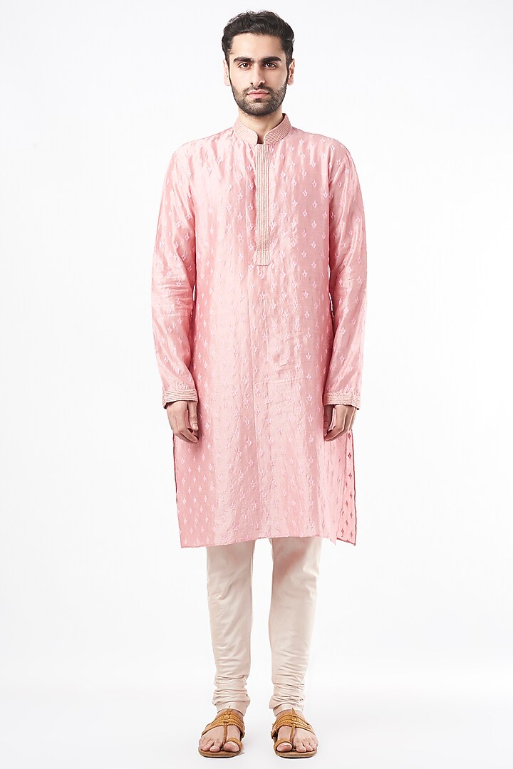 Salmon Pink Embroidered Kurta Set by VARENYA at Pernia's Pop Up Shop