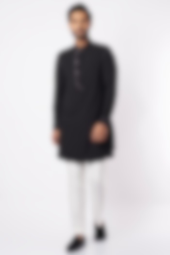 Black Paneled Kurta Set by VARENYA at Pernia's Pop Up Shop