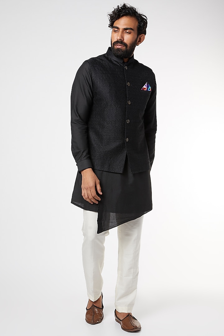 Black Kurta Set With Embroidered Jacket by VARENYA