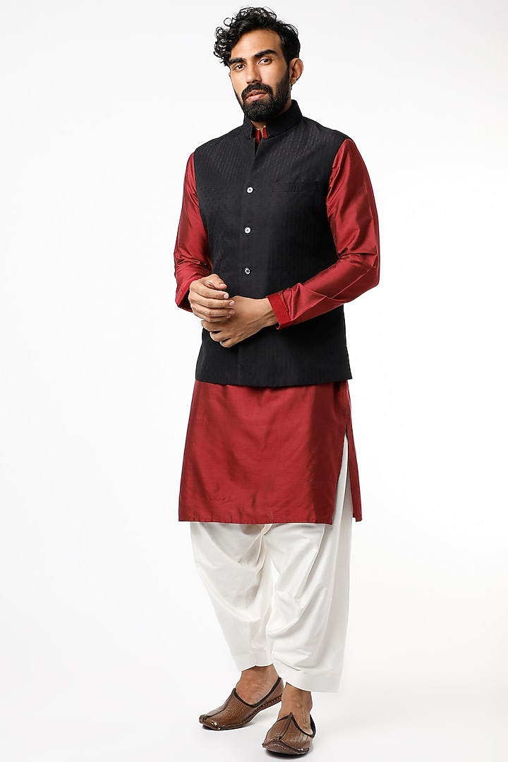 Maroon Kurta Set With Black Nehru Jacket by VARENYA at Pernia's Pop Up Shop