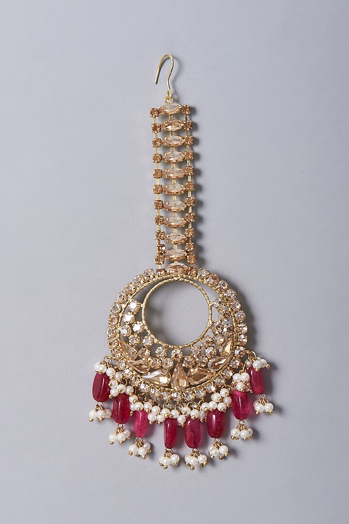 Gold Finish Red Semi-Precious Stone Maangtikka by Bijoux By Priya Chandna at Pernia's Pop Up Shop