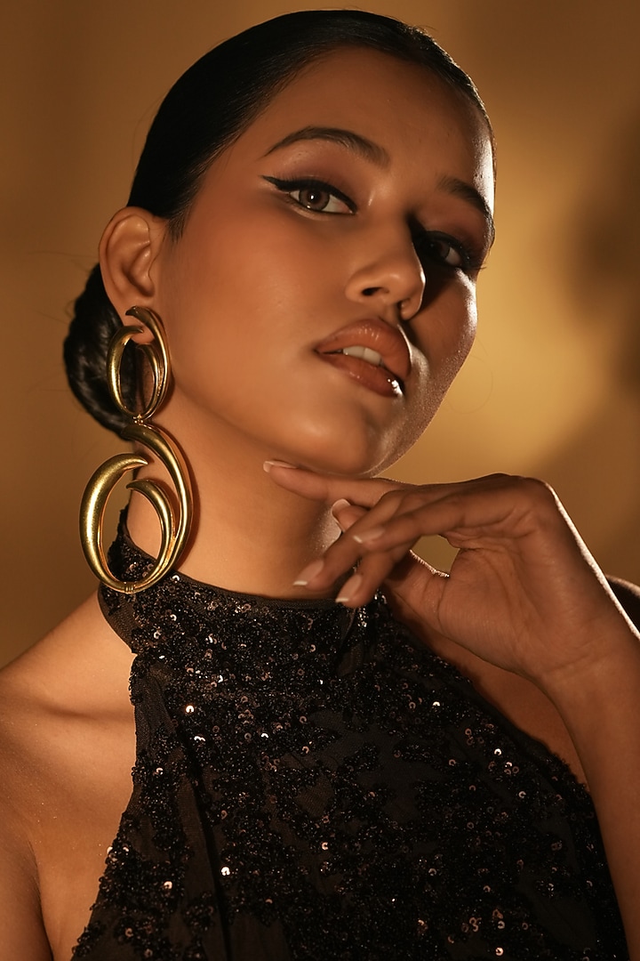 Gold Finish Brass Interlinked Oval-Loop Hoop Earrings by Bijoux By Priya Chandna at Pernia's Pop Up Shop
