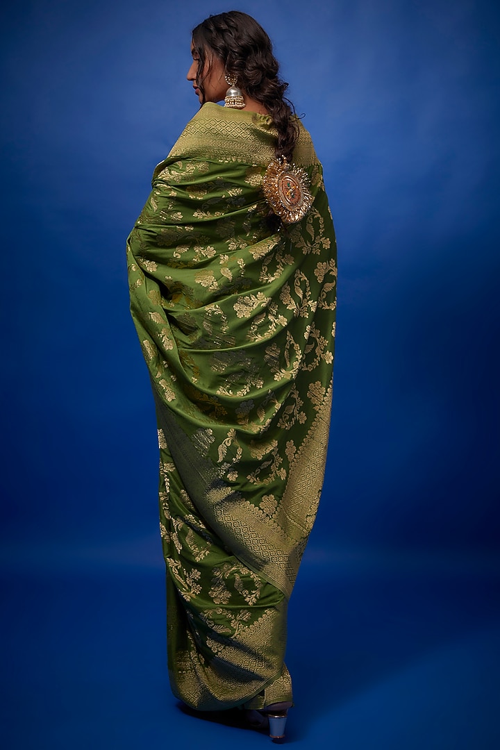 Mehendi Green Brocade Banarasi Party Wear Saree Set by Binal Patel at Pernia's Pop Up Shop
