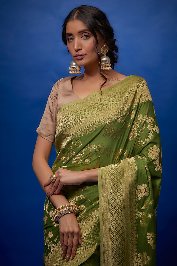 Mehendi Green Brocade Banarasi Party Wear Saree Set by Binal Patel at Pernia's Pop Up Shop
