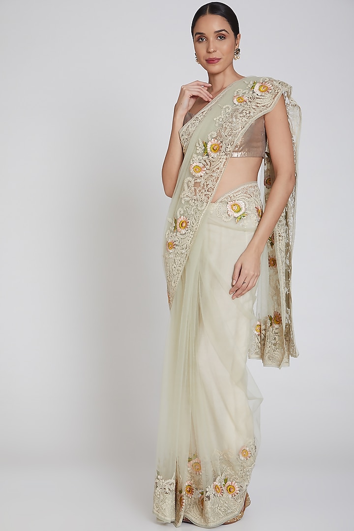 Oyster Embroidered Saree Set by Bhairavi Jaikishan at Pernia's Pop Up Shop