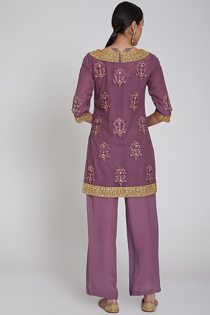 Mauve Embroidered Kurta Set by Bhairavi Jaikishan at Pernia's Pop Up Shop